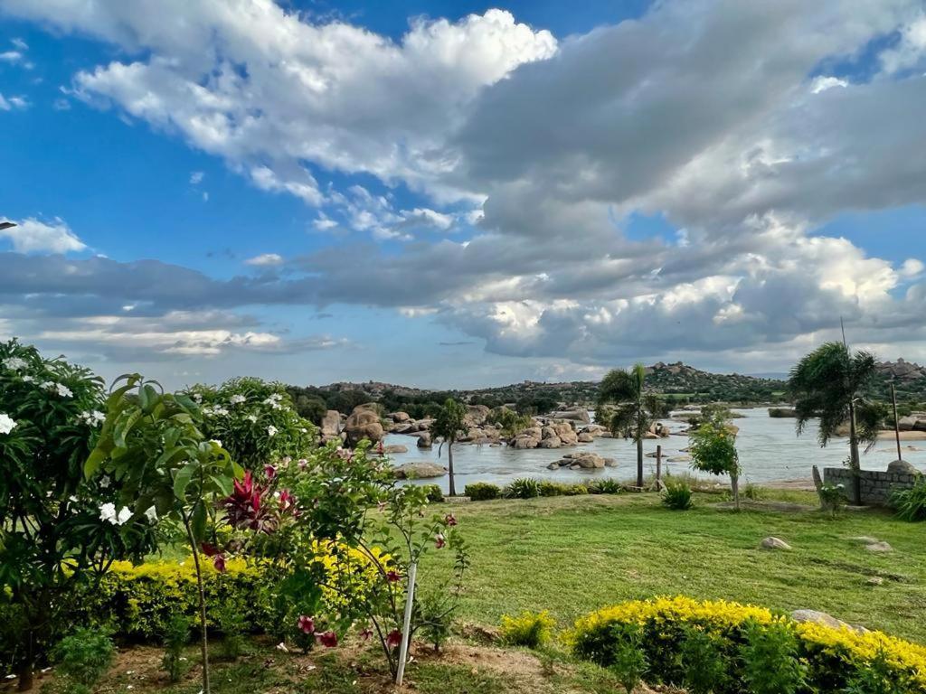 Leo Woods Hampi River View Ξενοδοχείο Εξωτερικό φωτογραφία