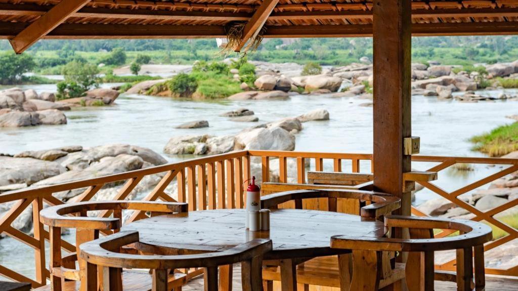Leo Woods Hampi River View Ξενοδοχείο Εξωτερικό φωτογραφία